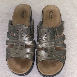 Clarks Size 10 10M bendables sandals bronze shoes
